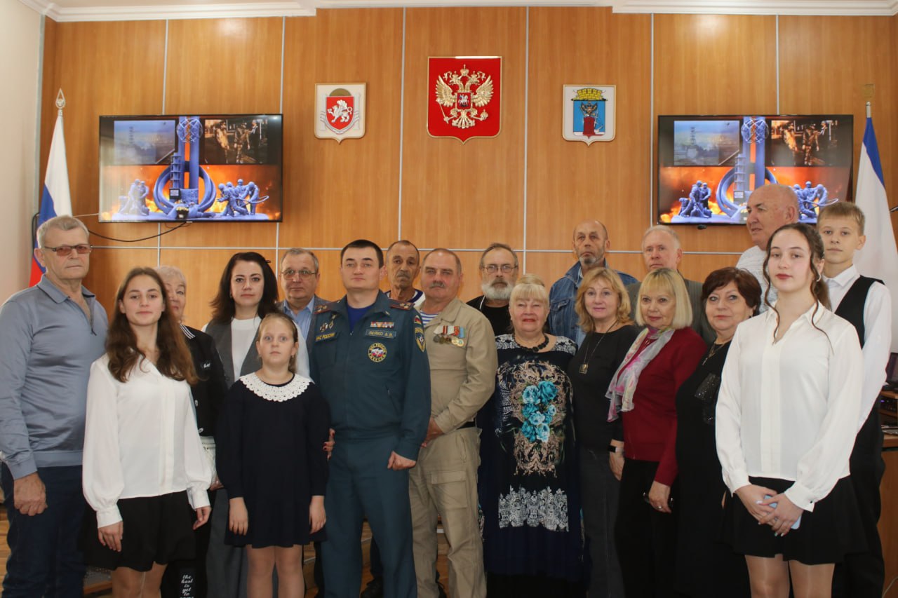 В Феодосии вручили благодарственные письма участникам ликвидации аварии на ЧАЭС