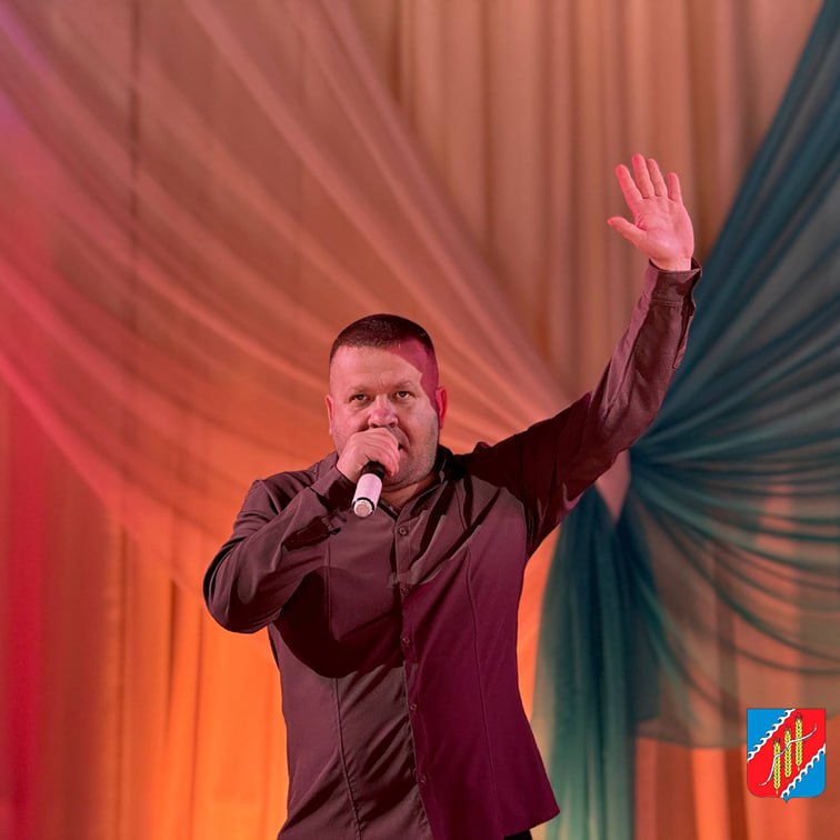 В преддверии трогательного и значимого для каждого из нас праздника – Дня Матери, в Джанкойском районном Доме культуры состоялась концертная программа «Мама – нет слова ярче и милей» В преддверии трогательного и значимого для каждого из нас праздника – Дня Матери, в Джанкойском районном Доме культуры состоялась концертная программа «Мама – нет слова ярче и милей»