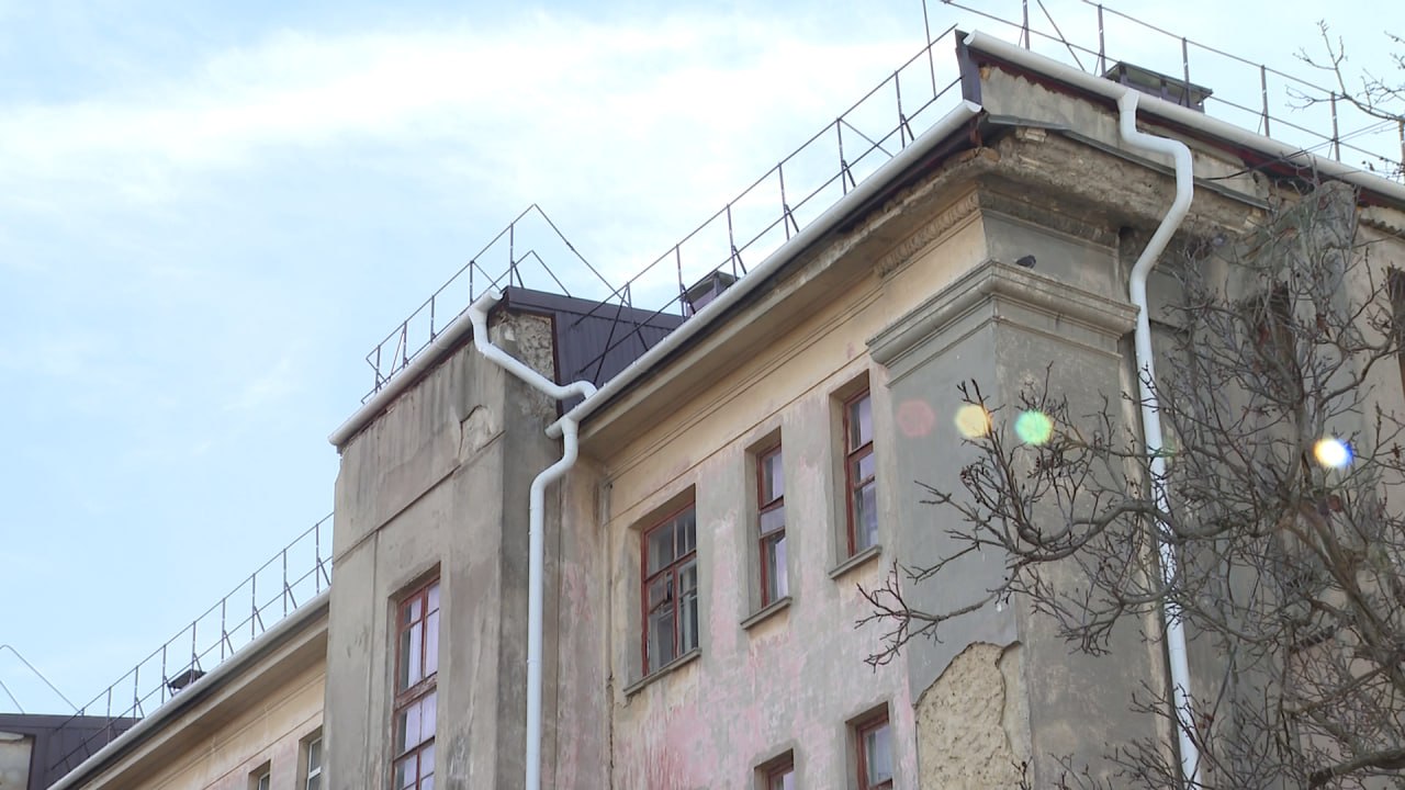 В 2025 году на кровельные работы в городе выделили порядка миллиарда рублей