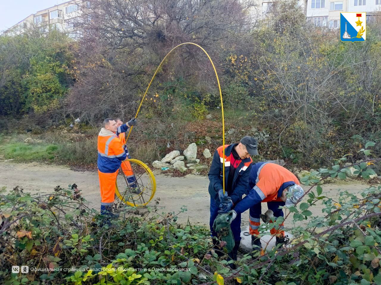 «Водоканал» в усиленном режиме очищает ливневую канализацию в Севастополе «Водоканал» в усиленном режиме очищает ливневую канализацию в Севастополе