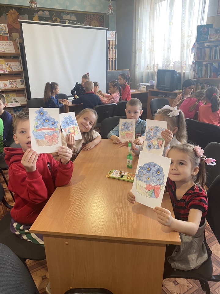 В библиотеках Белогорского района проходят мероприятия ко Дню матери В библиотеках Белогорского района проходят мероприятия ко Дню матери