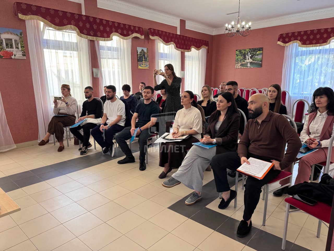 В Алуште провели семинар-практикум «Сохранение и развитие национальной культуры: традиции и инновации» В Алуште провели семинар-практикум «Сохранение и развитие национальной культуры: традиции и инновации»