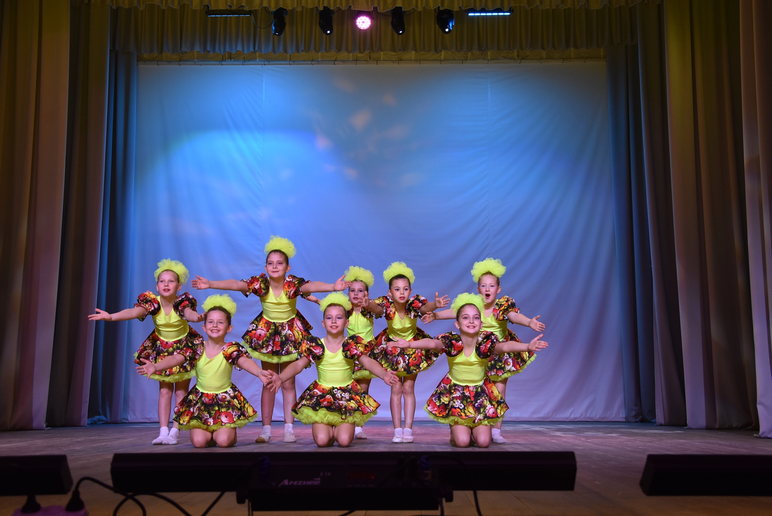 «Тепло маминых рук»: праздничный концерт, посвященный Дню матери «Тепло маминых рук»: праздничный концерт, посвященный Дню матери