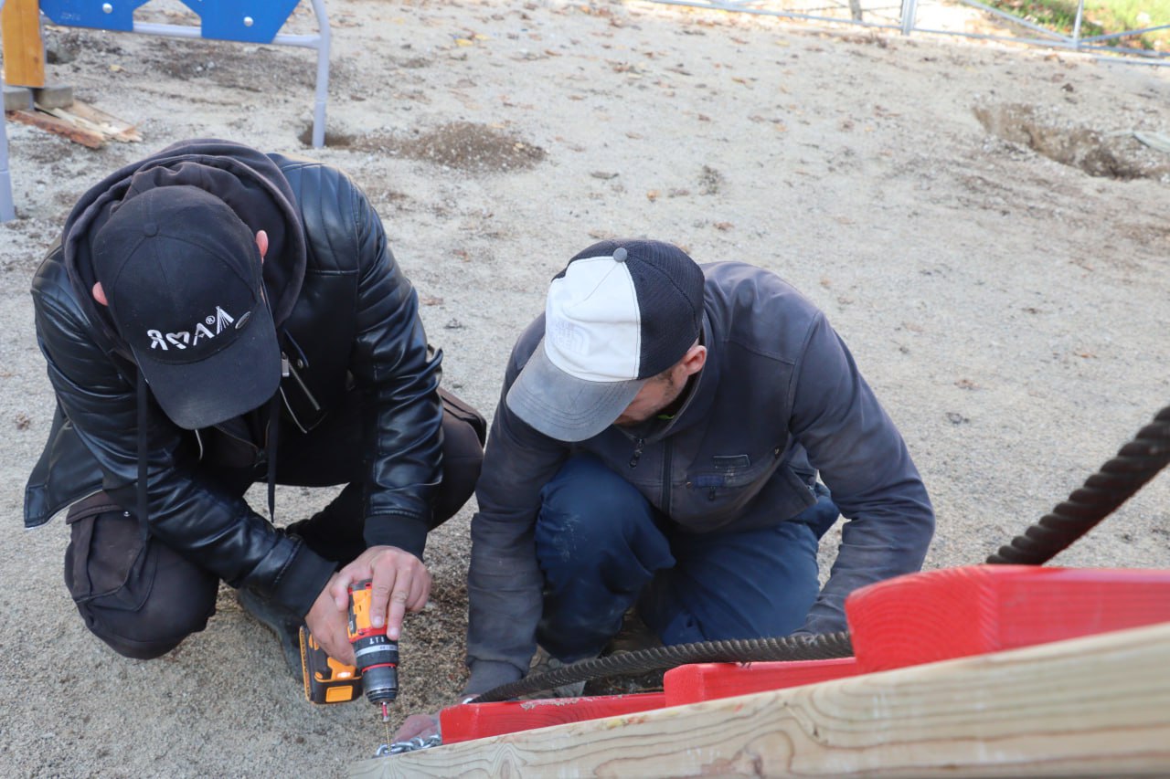 Олег Каторгин: В Керчи продолжается обновление детских площадок Олег Каторгин: В Керчи продолжается обновление детских площадок