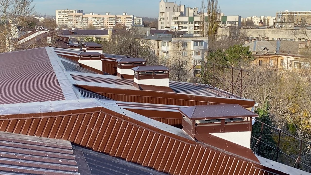 В 2025 году на кровельные работы в городе выделили порядка миллиарда рублей В 2025 году на кровельные работы в городе выделили порядка миллиарда рублей