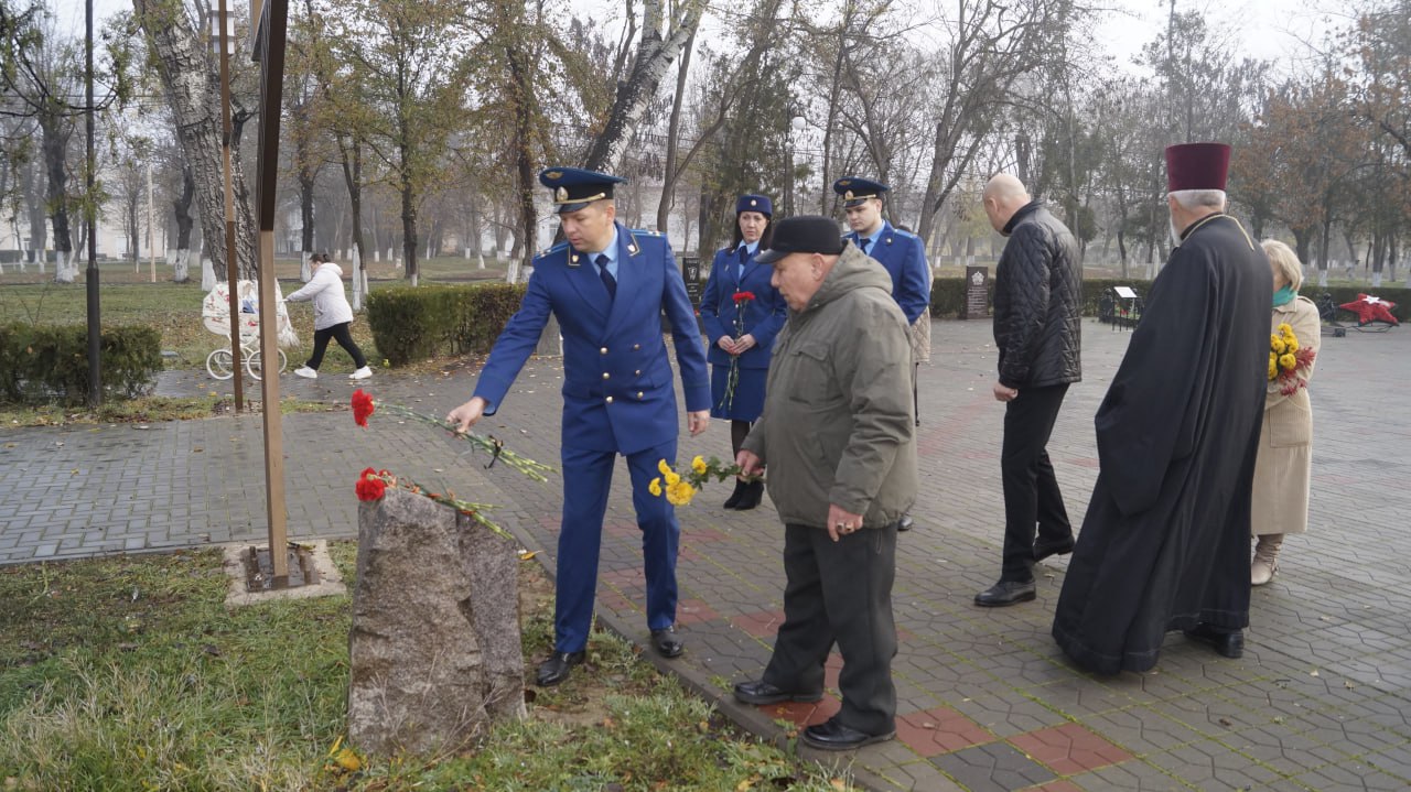 Александр Харламов: 30 ноября в России чествуют ликвидаторов последствий аварии на Чернобыльской атомной электростанции — людей, которые ценой своей жизни и здоровья смогли одолеть страшную трагедию 20 века, случившуюся 26... Александр Харламов: 30 ноября в России чествуют ликвидаторов последствий аварии на Чернобыльской атомной электростанции — людей, которые ценой своей жизни и здоровья смогли одолеть страшную трагедию 20 века, случившуюся 26...