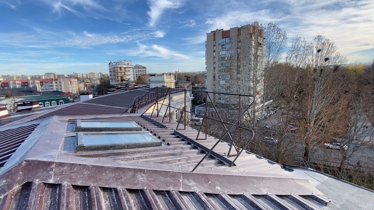 В 2025 году на кровельные работы в городе выделили порядка миллиарда рублей В 2025 году на кровельные работы в городе выделили порядка миллиарда рублей