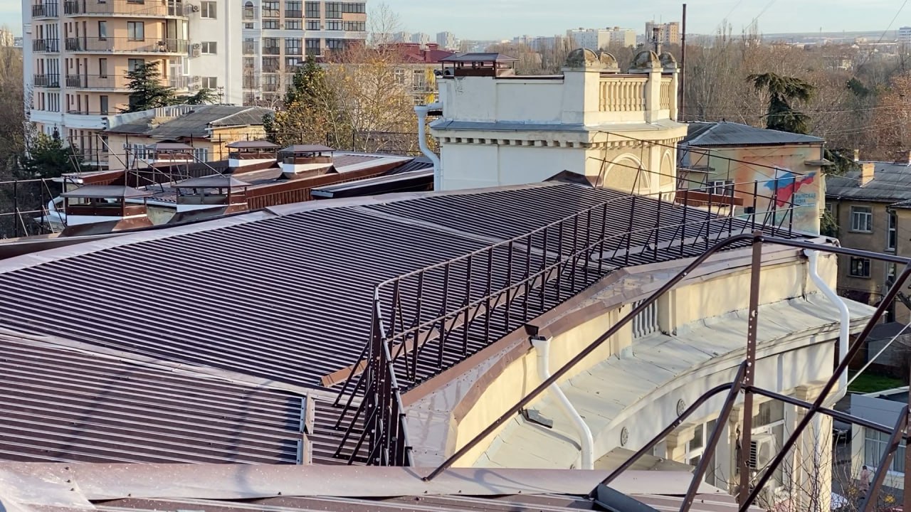 В 2025 году на кровельные работы в городе выделили порядка миллиарда рублей В 2025 году на кровельные работы в городе выделили порядка миллиарда рублей