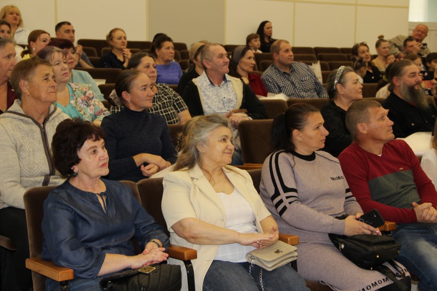 В Севастополе поздравили женщин в преддверии Дня матери