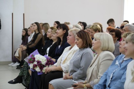 Галина Огнёва: Первой общеобразовательной школе города Алушты 60 лет!