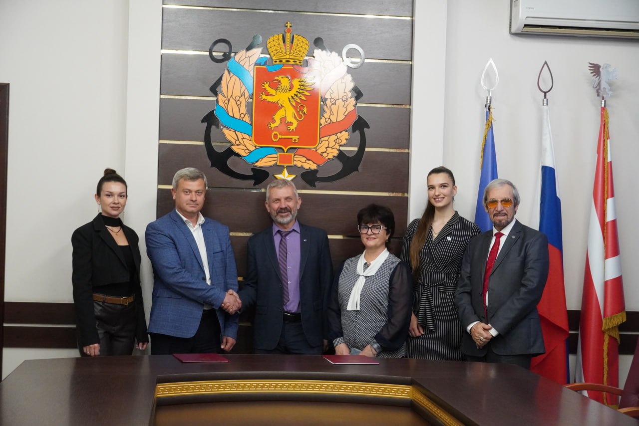 Олег Каторгин: В Керчи заключили соглашение о сотрудничестве между Всероссийской общественной организацией «Русское географическое общество» в Республике Крым и Администрацией города Олег Каторгин: В Керчи заключили соглашение о сотрудничестве между Всероссийской общественной организацией «Русское географическое общество» в Республике Крым и Администрацией города