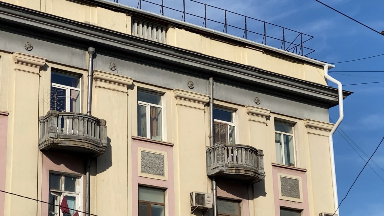 В 2025 году на кровельные работы в городе выделили порядка миллиарда рублей В 2025 году на кровельные работы в городе выделили порядка миллиарда рублей