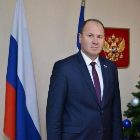 Правоохранительные органы задержали с поличным главу администрации Сакского района Владислава Хаджиева при получении взятки в размере 2 млн рублей — Аксенов