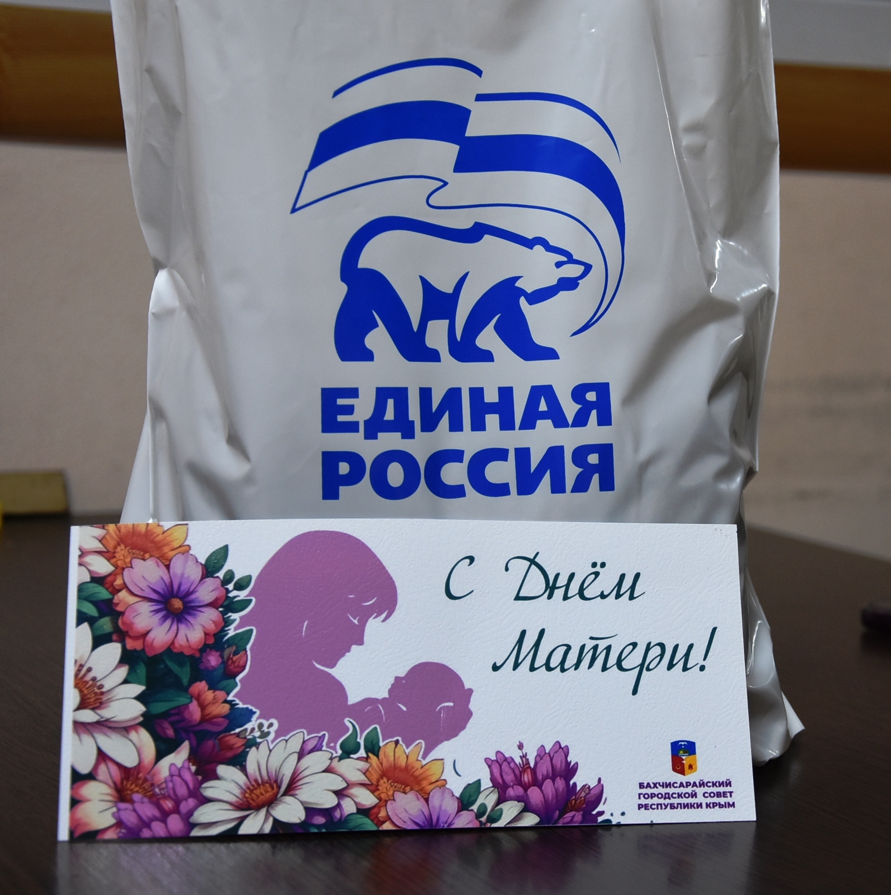 Свет материнских сердец: поздравление сотрудниц военкомата в преддверии Дня матери Свет материнских сердец: поздравление сотрудниц военкомата в преддверии Дня матери