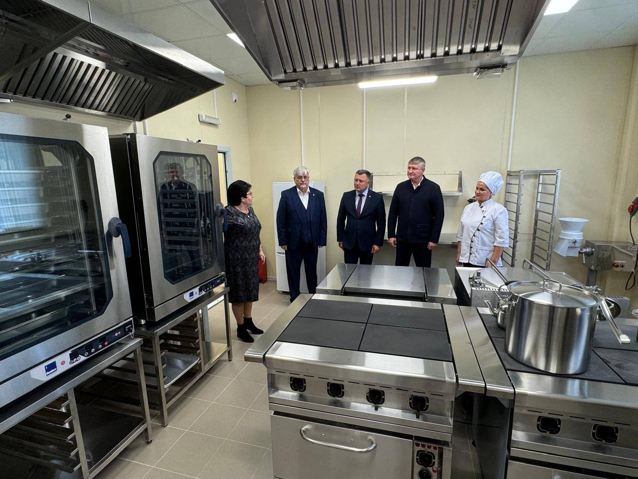 Михаил Шеремет: Торжественное открытие нового, современного пищеблока в средней школе № 3 города Джанкоя порадовало сегодня школьников, родителей, а также персонал учебного заведения Михаил Шеремет: Торжественное открытие нового, современного пищеблока в средней школе № 3 города Джанкоя порадовало сегодня школьников, родителей, а также персонал учебного заведения