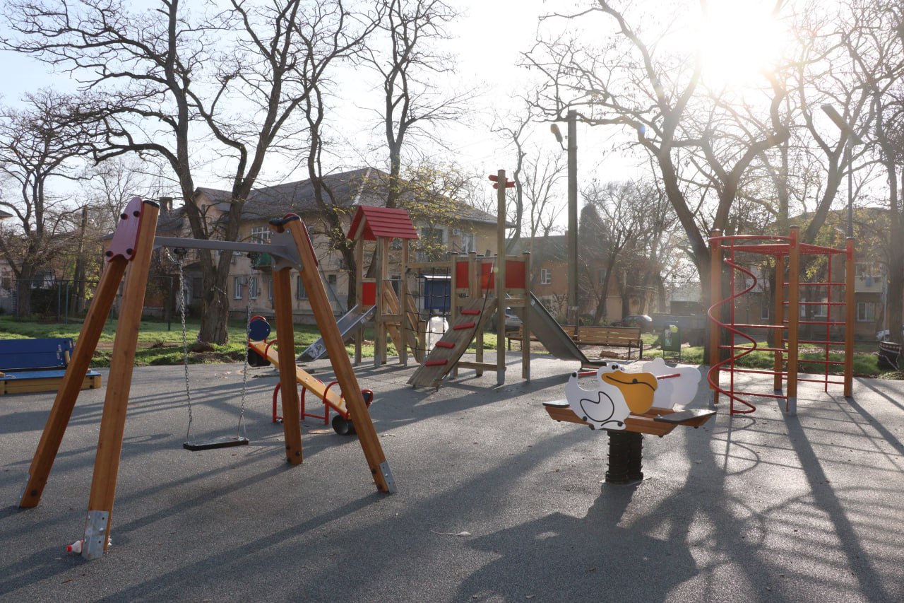 Олег Каторгин: В Керчи продолжается обновление детских площадок Олег Каторгин: В Керчи продолжается обновление детских площадок