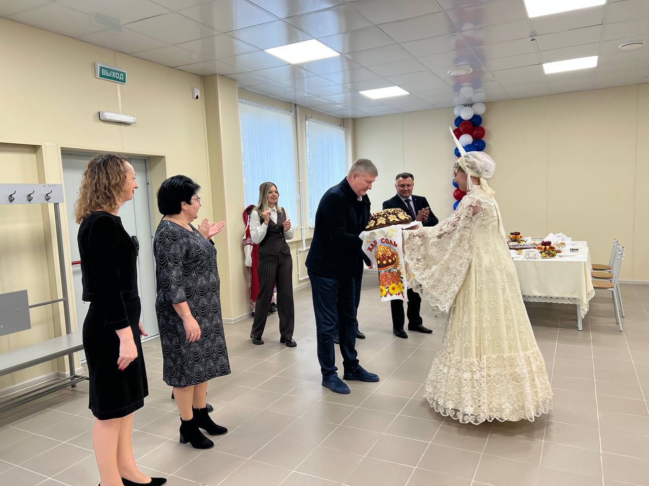 Михаил Шеремет: Торжественное открытие нового, современного пищеблока в средней школе № 3 города Джанкоя порадовало сегодня школьников, родителей, а также персонал учебного заведения Михаил Шеремет: Торжественное открытие нового, современного пищеблока в средней школе № 3 города Джанкоя порадовало сегодня школьников, родителей, а также персонал учебного заведения