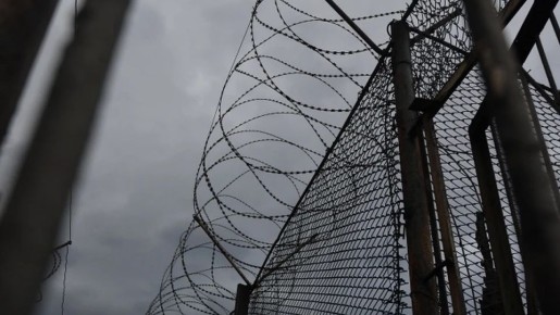 В Джанкое пьяный мужчина напал на полицейского: его посадили на три года