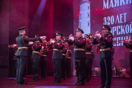 Учреждения культуры поздравили военнослужащих с 320-летием морской пехоты России