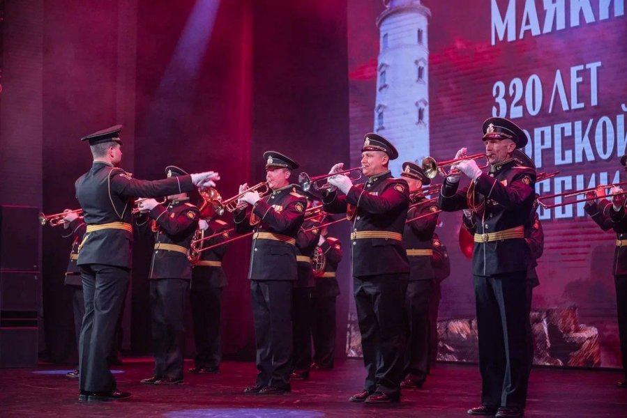 Учреждения культуры поздравили военнослужащих с 320-летием морской пехоты России