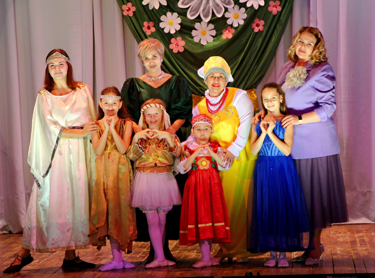 В Судакском городском ДК «Долина Роз» прошла концертная программа, посвященная Дню матери В Судакском городском ДК «Долина Роз» прошла концертная программа, посвященная Дню матери