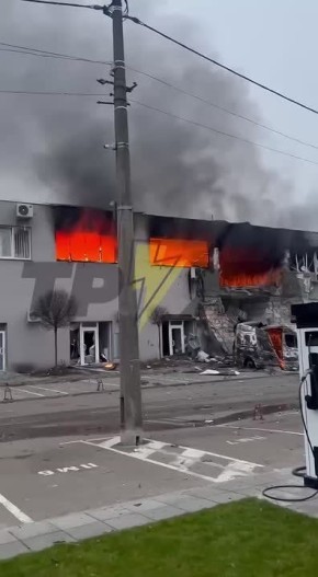 В Вишнёвом Киевской области ночью были поражены складские помещения "Новой Почты", использовавшиеся для военных целей