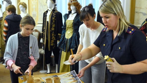 В театре имени Горького в Симферополе прошел мастер-класс ко Дню матери