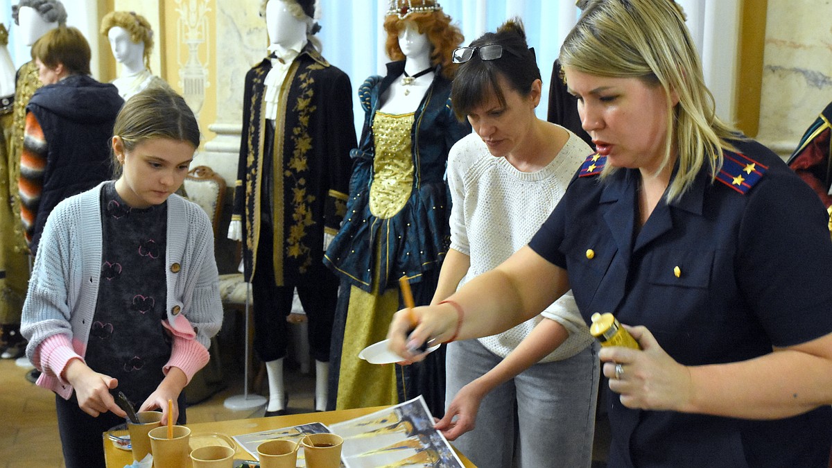 В театре имени Горького в Симферополе прошел мастер-класс ко Дню матери