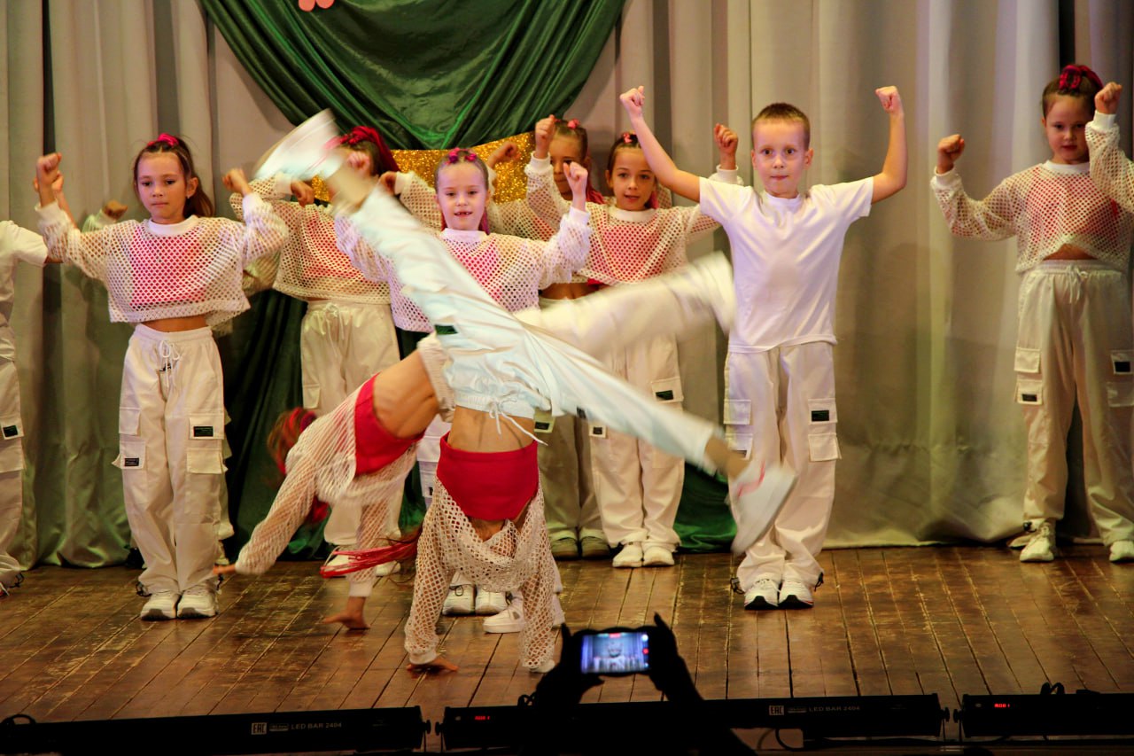 В Судакском городском ДК «Долина Роз» прошла концертная программа, посвященная Дню матери В Судакском городском ДК «Долина Роз» прошла концертная программа, посвященная Дню матери