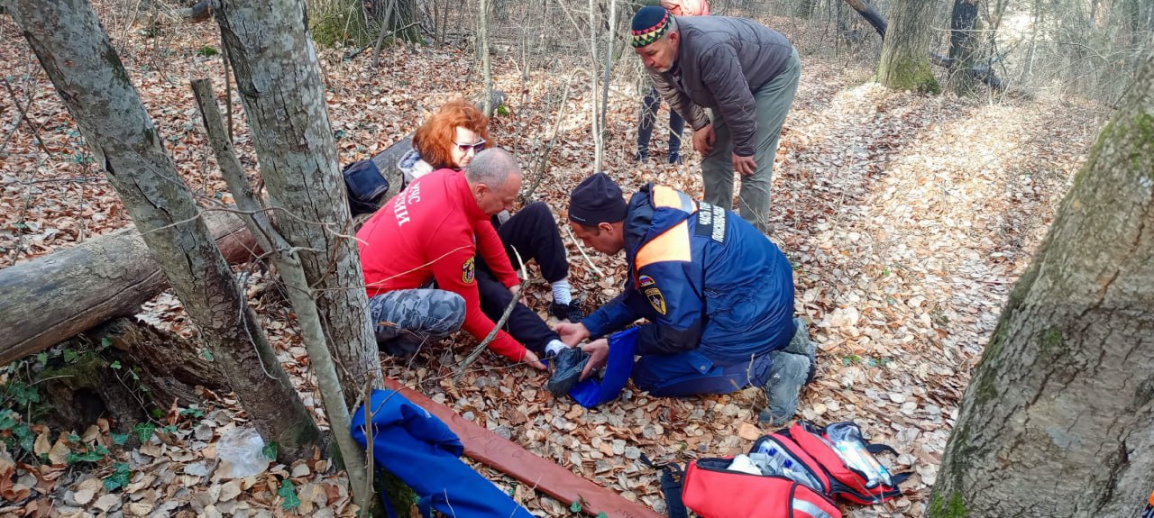 В Бахчисарайском районе спасатели эвакуировали из леса женщину, повредившую ногу