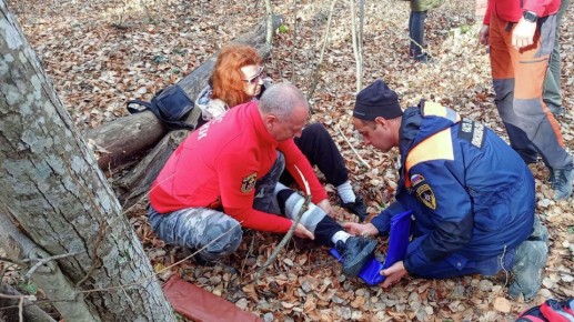 Спасатели помогли травмированной туристке в лесу под Бахчисараем