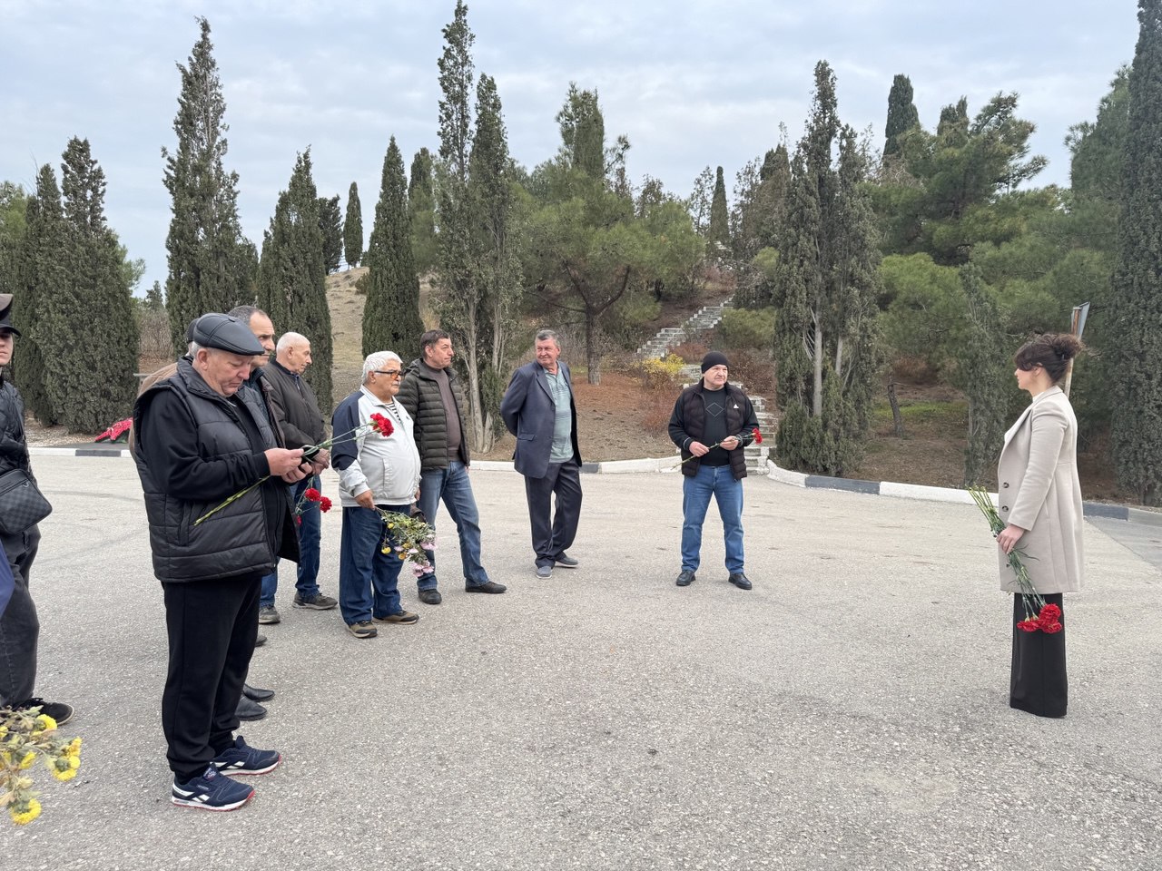 В Судаке прошло возложение цветов к памятнику ликвидаторам аварии на ЧАЭС В Судаке прошло возложение цветов к памятнику ликвидаторам аварии на ЧАЭС
