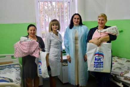 Глава Красногвардейского района поздравила молодых мам с Днем матери