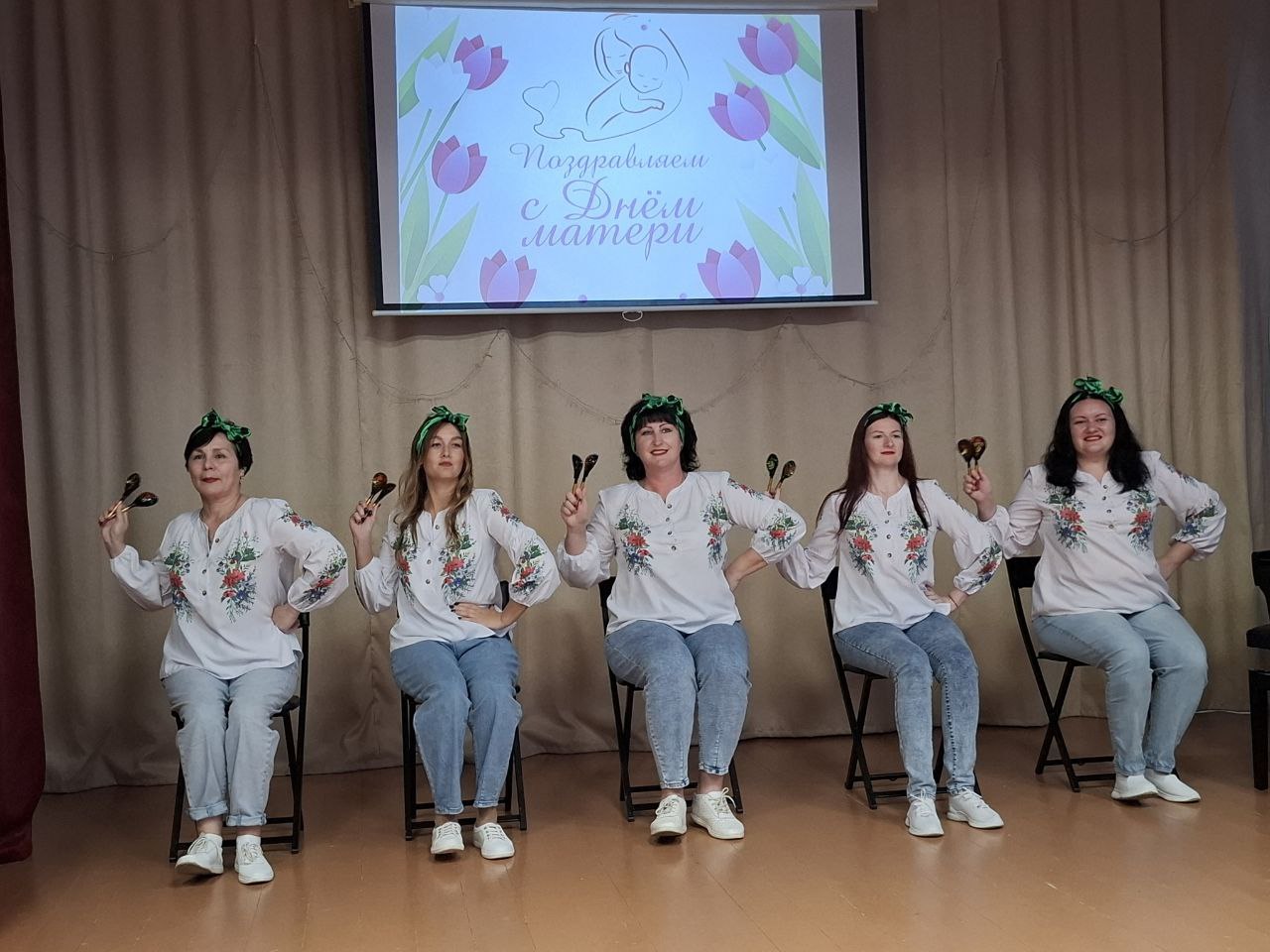 В Детской школе искусств состоялся концерт, посвящённый одному из самых теплых и близких сердцу праздников — Дню матери В Детской школе искусств состоялся концерт, посвящённый одному из самых теплых и близких сердцу праздников — Дню матери