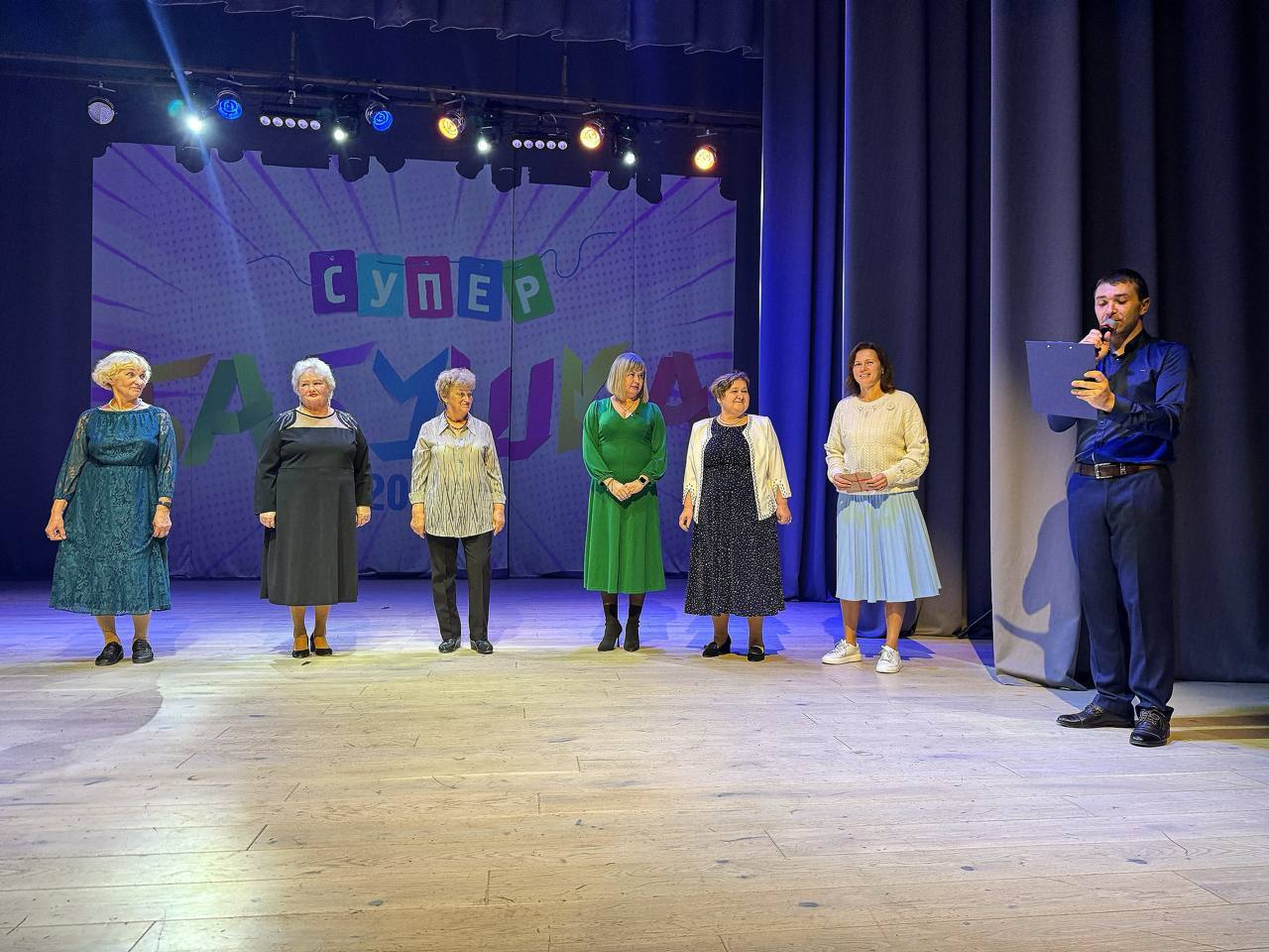 Супер бабушки зажгли сцену Черноморского РДК! Супер бабушки зажгли сцену Черноморского РДК!