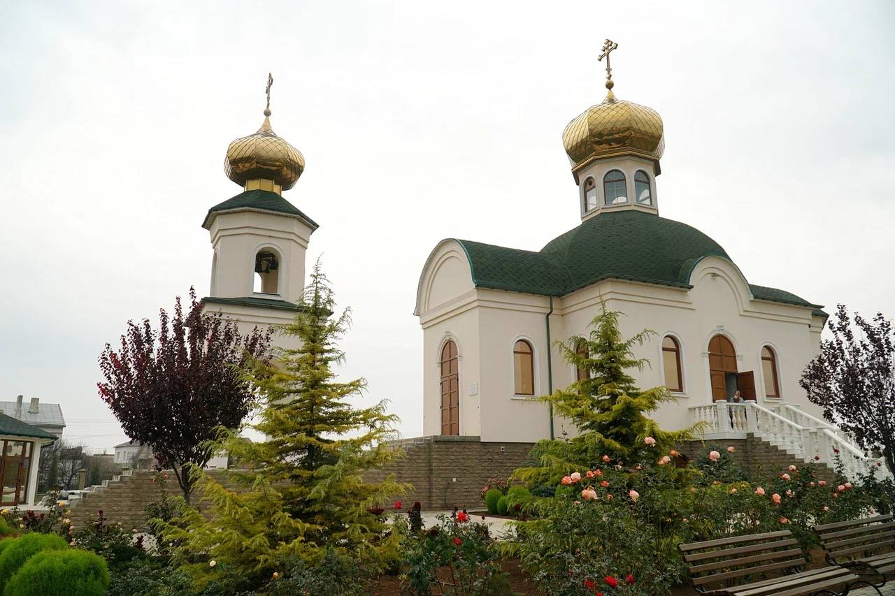 Статую святителя Луки открыли и освятили в Евпатории Статую святителя Луки открыли и освятили в Евпатории