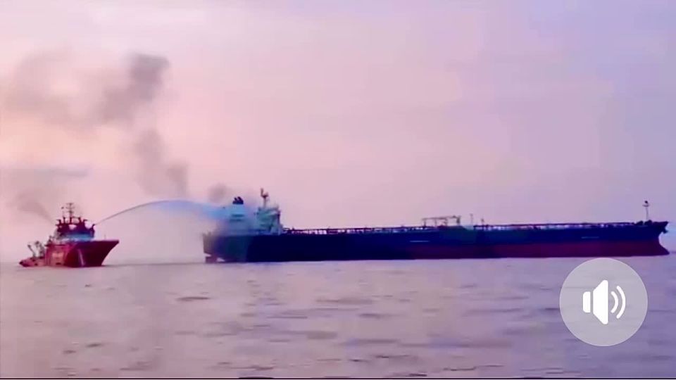 Александр Зимовский: Пожар на танкере Кайрос после атаки БЭКами Украины, продолжается