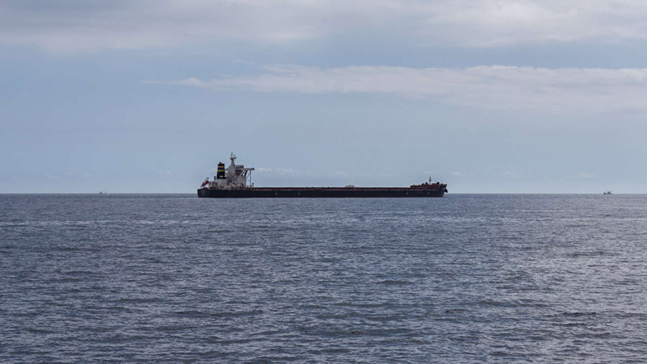 Турецкий танкер дал течь у берегов Сенегала