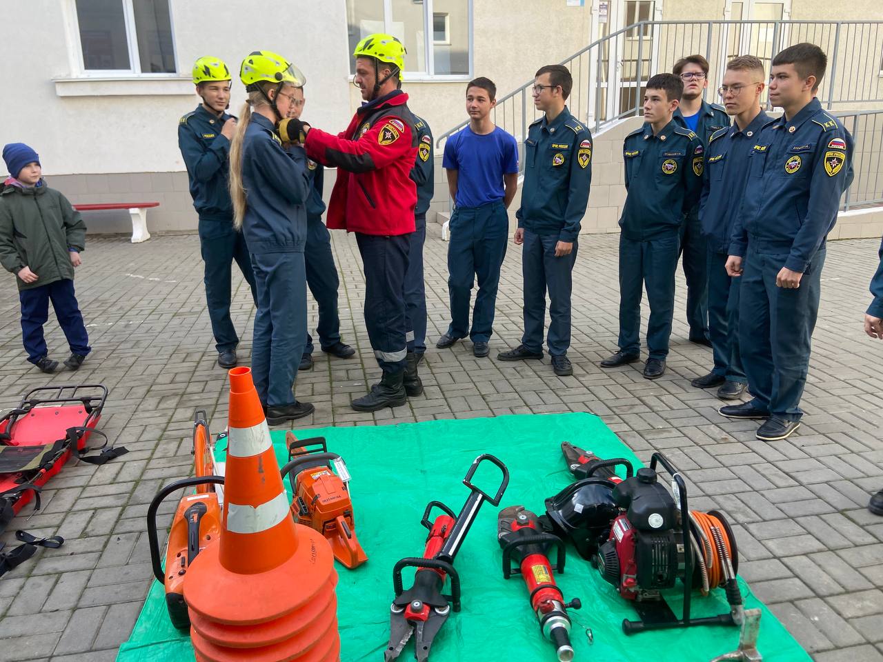 В преддверии Дня спасателя Российской Федерации сотрудники подведомственных учреждений МЧС Республики Крым проводят открытые уроки для кадетских классов МЧС России В преддверии Дня спасателя Российской Федерации сотрудники подведомственных учреждений МЧС Республики Крым проводят открытые уроки для кадетских классов МЧС России