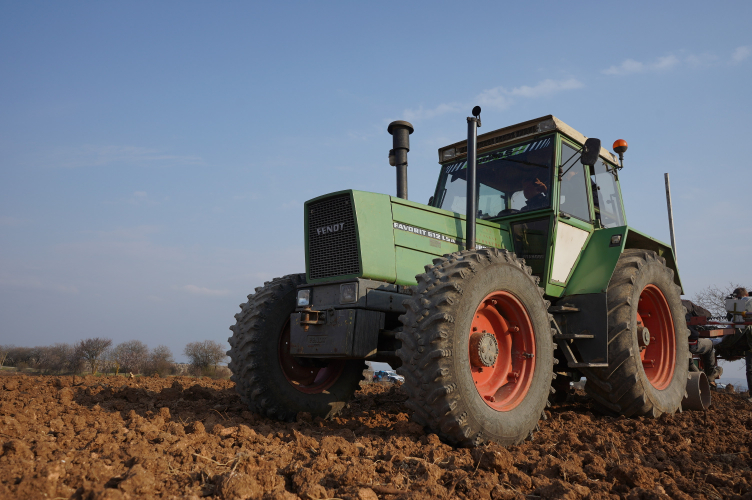 Зарегистрировать самоходные машины и прицепы можно через Госуслуги