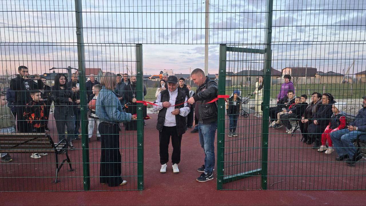 Народная программа в действии: в Айкаване открылась новая многофункциональная спортивная площадка Народная программа в действии: в Айкаване открылась новая многофункциональная спортивная площадка