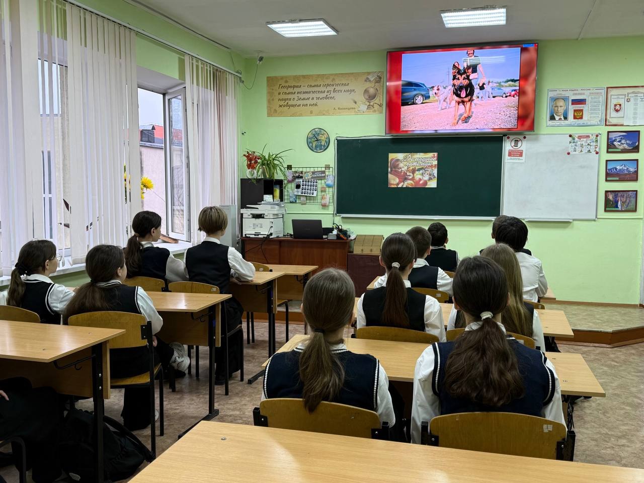 В Крыму началась новая учебная неделя с занятия «Разговоры о важном» В Крыму началась новая учебная неделя с занятия «Разговоры о важном»