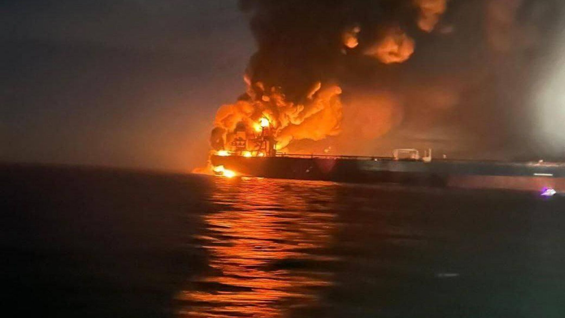 На борту атакованных в Черном море танкеров были граждане России. Новости к этому часу