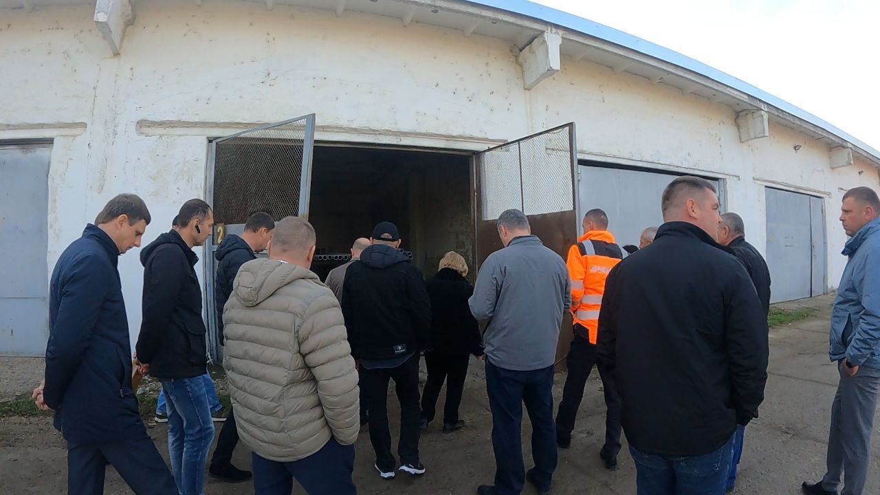 Выездное совещание в "Красногвардейское ДРСУ" и "Первомайский ДЭУ" собрало на одном маршруте всех руководителей филиалов «Крымавтодор» Выездное совещание в "Красногвардейское ДРСУ" и "Первомайский ДЭУ" собрало на одном маршруте всех руководителей филиалов «Крымавтодор»