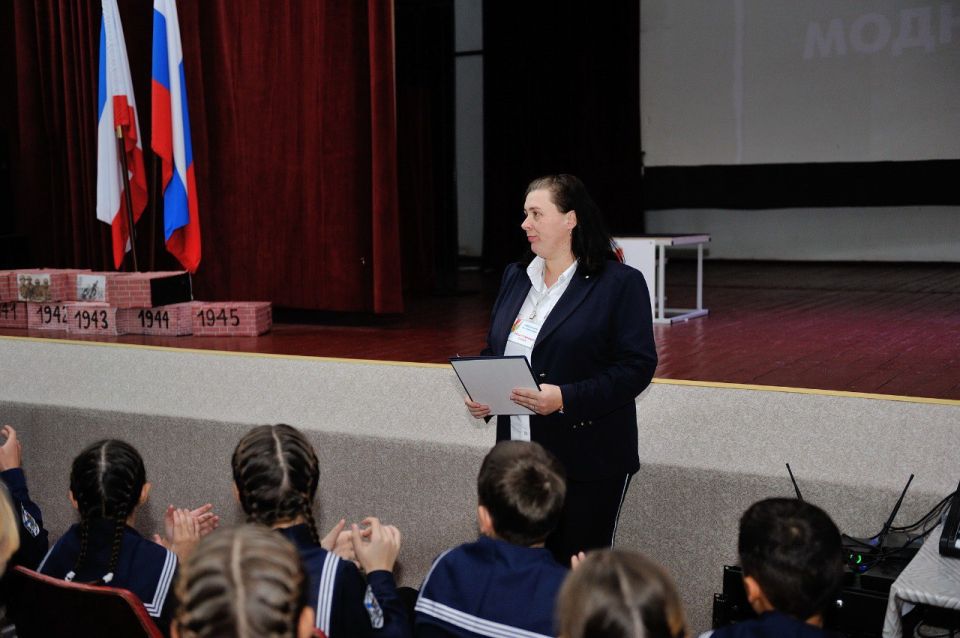 В Евпатории представители МВД и общественники провели встречу с кадетами В Евпатории представители МВД и общественники провели встречу с кадетами