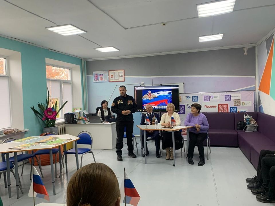 Ветераны пообщались со школьниками в Советском районе Ветераны пообщались со школьниками в Советском районе