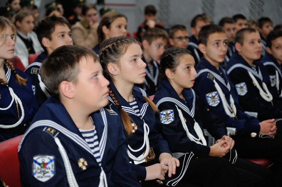 В Евпатории представители МВД и общественники провели встречу с кадетами В Евпатории представители МВД и общественники провели встречу с кадетами