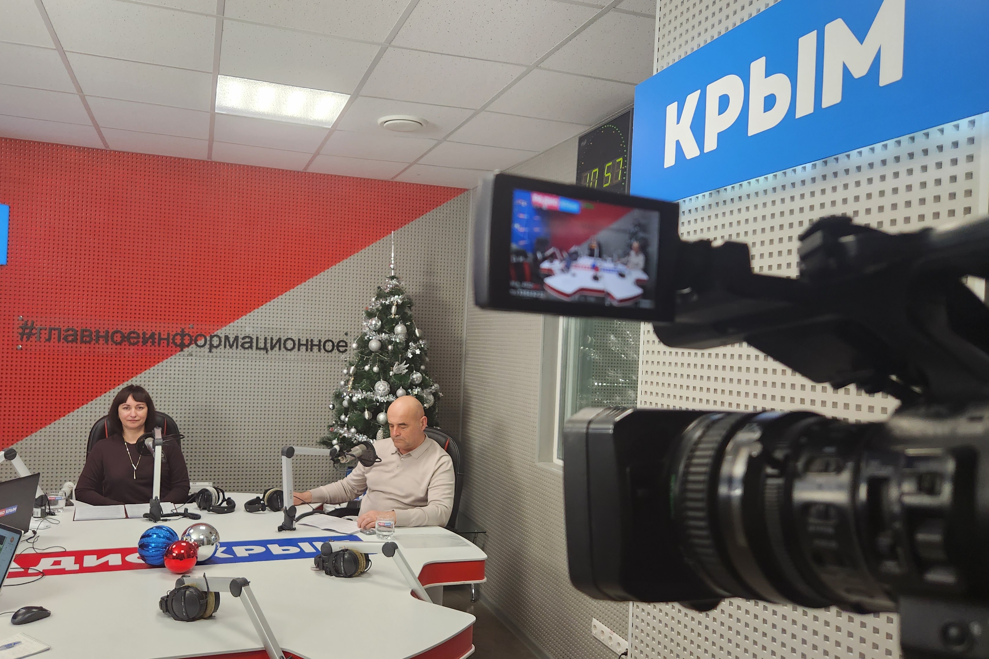 Лариса Кулинич рассказала об изменениях в законодательстве, позволяющих обеспечить равные условия для граждан, заключающих контракты на территории Республики Крым в эфире радио «Крым»