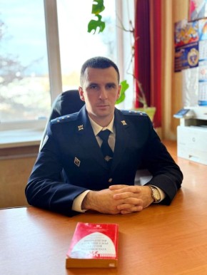 Безопасной и продуктивной рабочей недели всем желает заместитель начальника следственного отдела МО МВД России «Джанкойский», капитан юстиции Глеб Скачихин