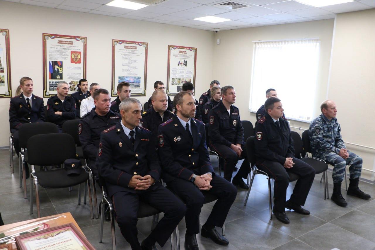 В Керченском ЛО МВД России на транспорте наградили сотрудников сводного отряда В Керченском ЛО МВД России на транспорте наградили сотрудников сводного отряда